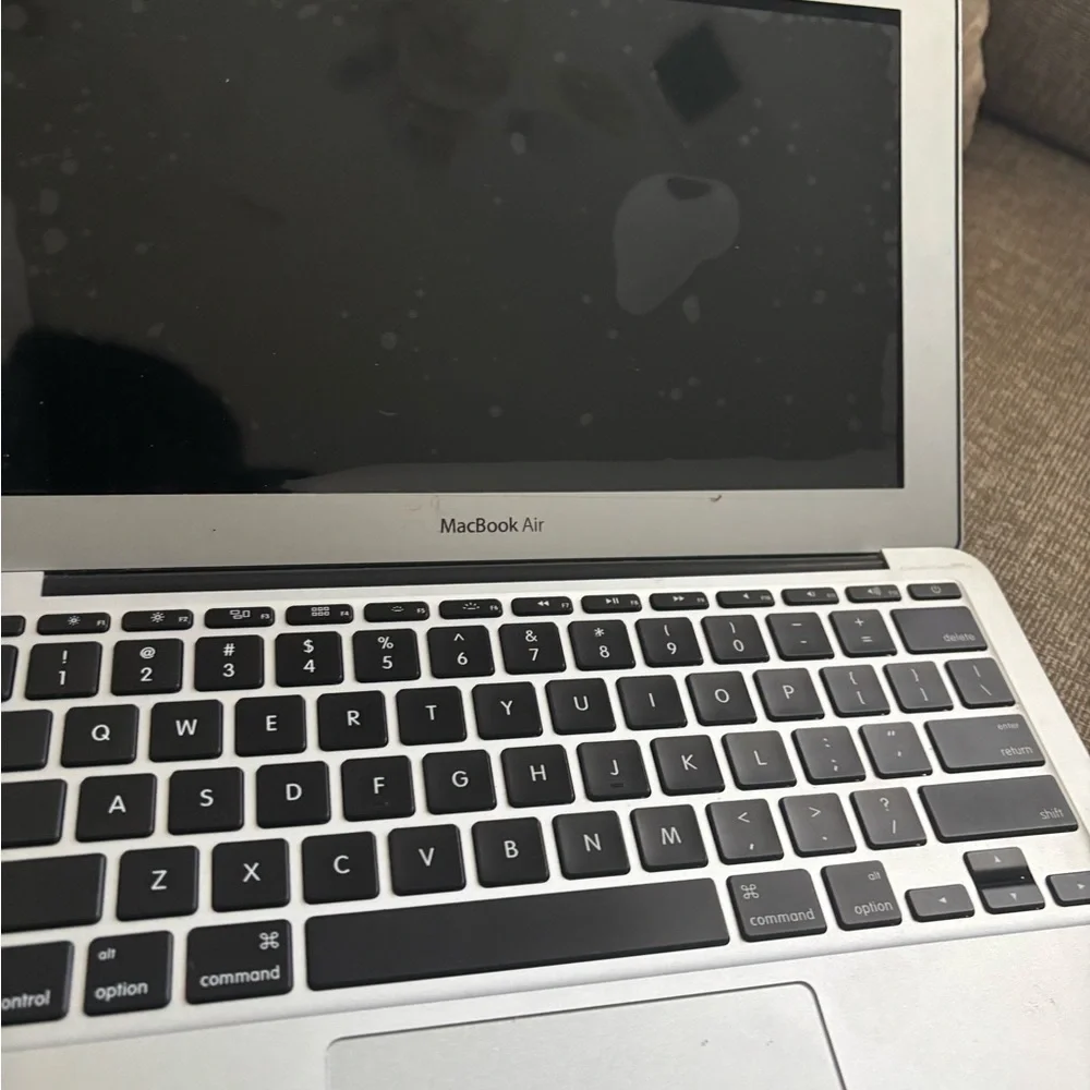 Apple MacBook in Sleek Silver